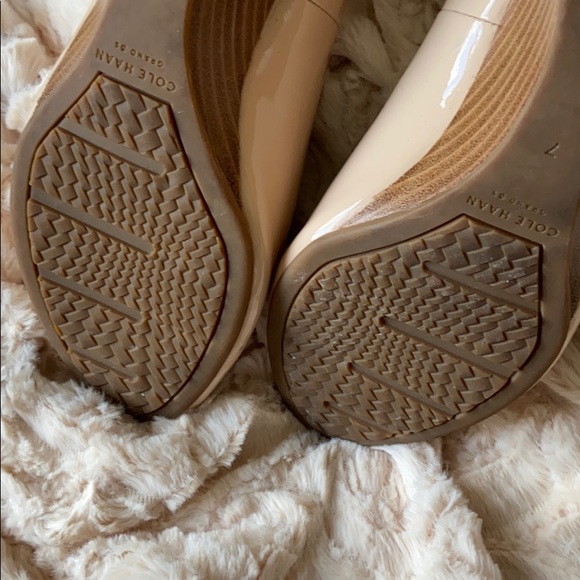 ❤️COLE HAAN WEDGES (LIKE NEW CONDITION)❤️ - Picture 9 of 9